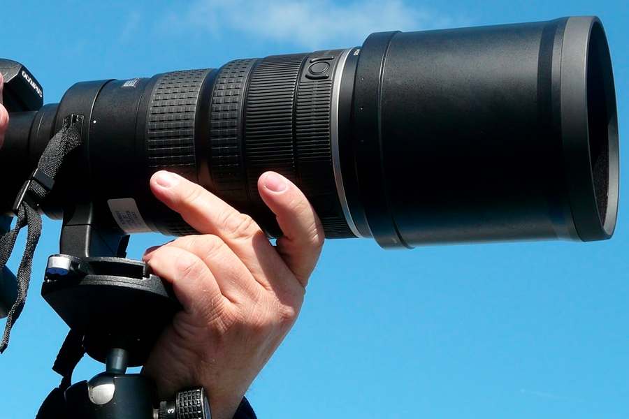 câmera de vídeo mostrando lentes fotográficas